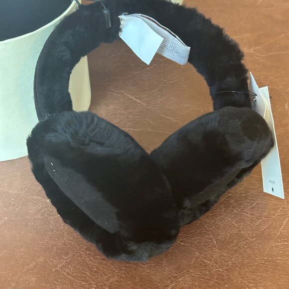 UGG Earmuffs Black Sheepskin Original Box Included NEW! - Picture 4 of 10